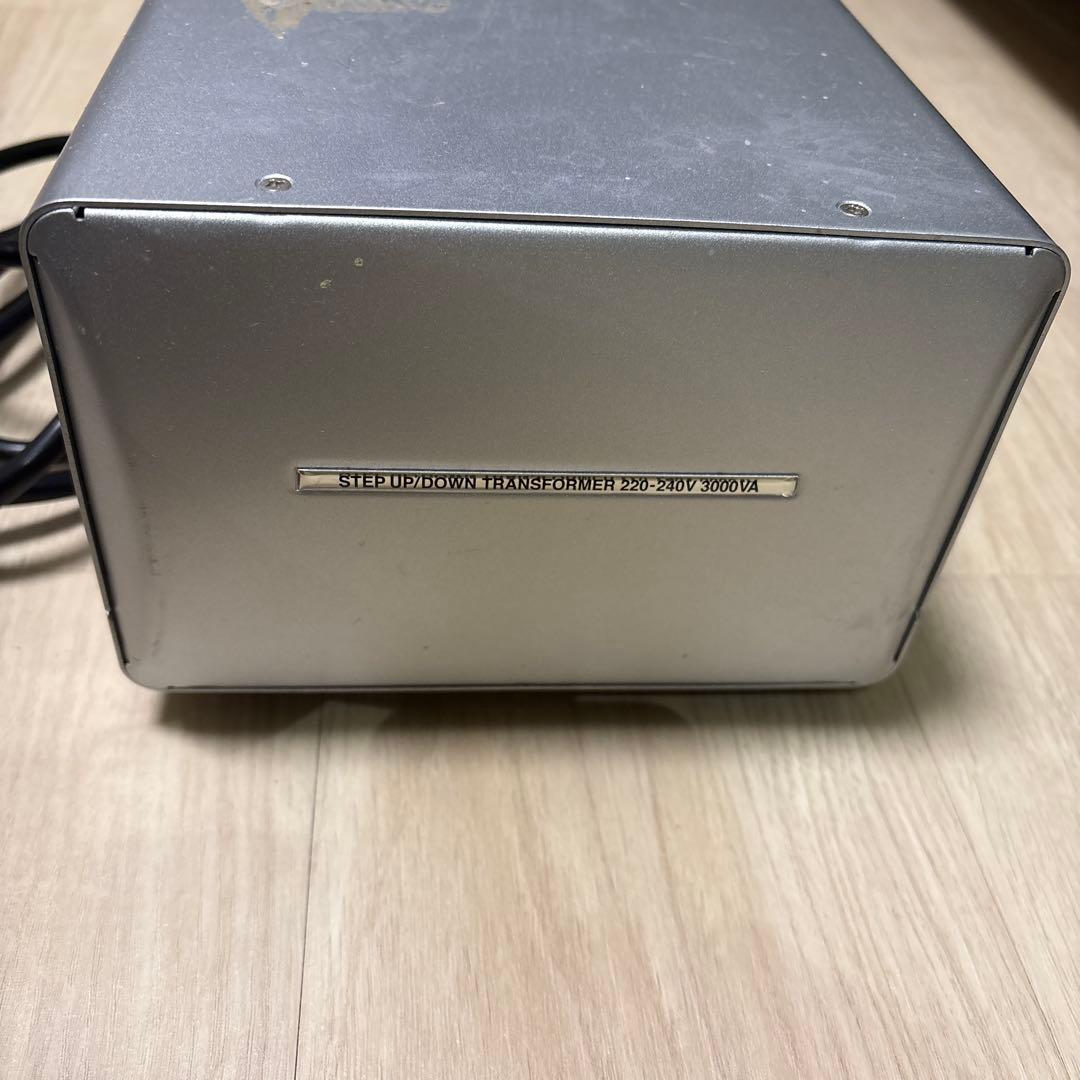 日本メーカー カシムラ製 海外用変圧器 3000VA TTS-119C