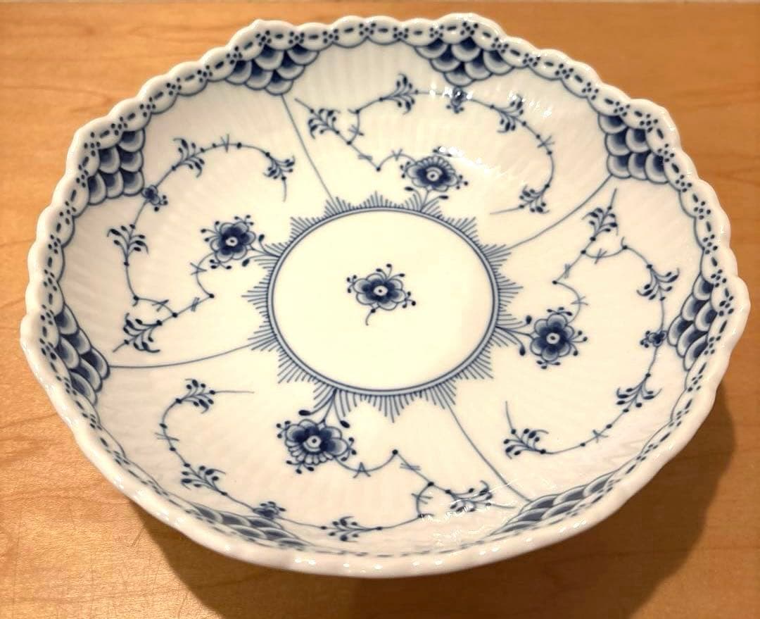 ロイヤルコペンハーゲンブルーフルーテッドハーフレースケーキディッシュ足つき