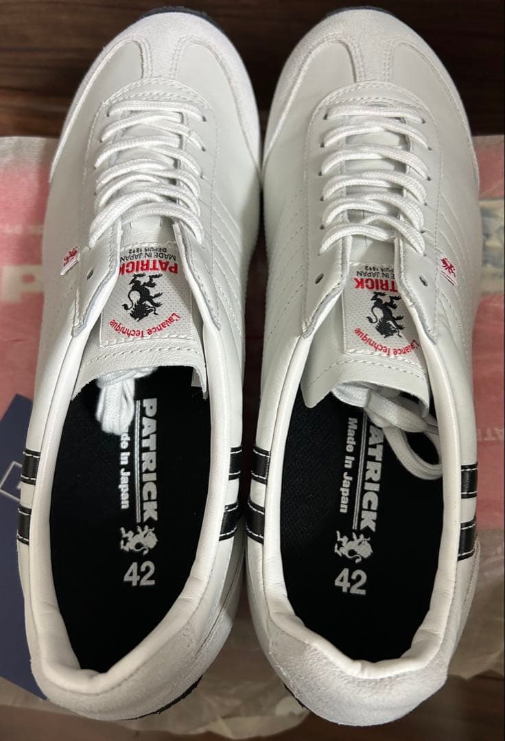 本日限定価格　新品　未使用　パトリック スニーカー　アイリスWH/BK 42