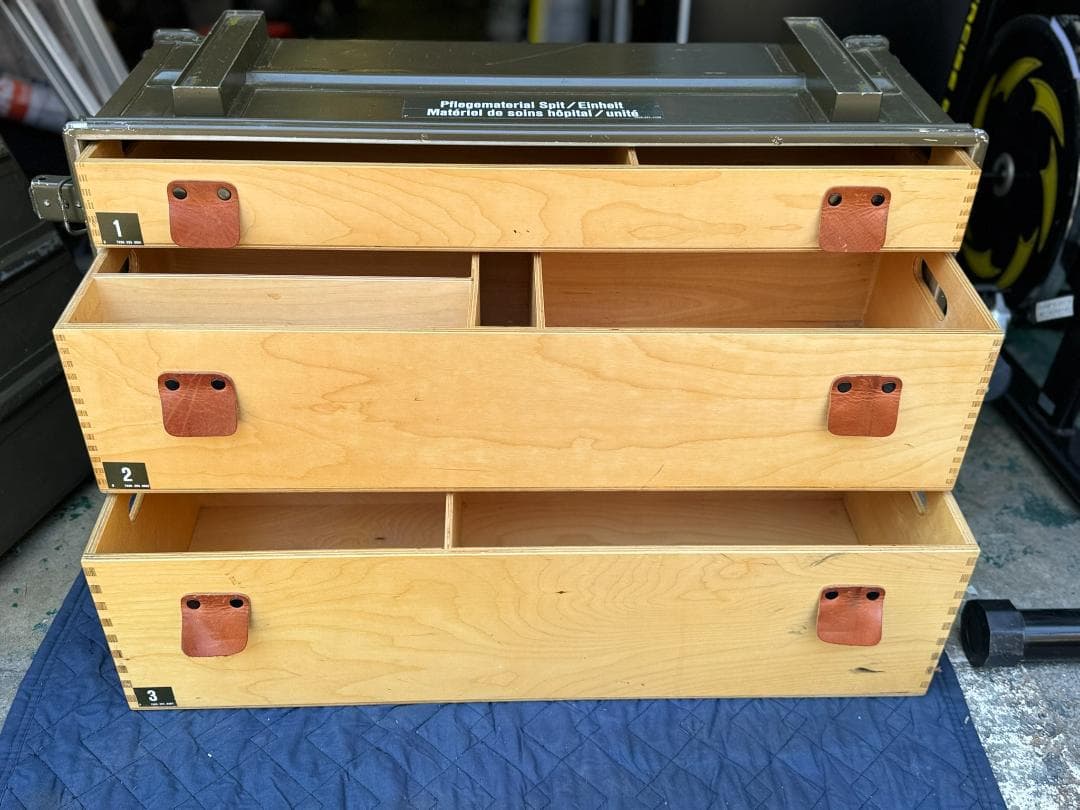 ミリタリーケース 引き出し 医療用のオリーブドラブ収納ボックス、赤十字マーク付き