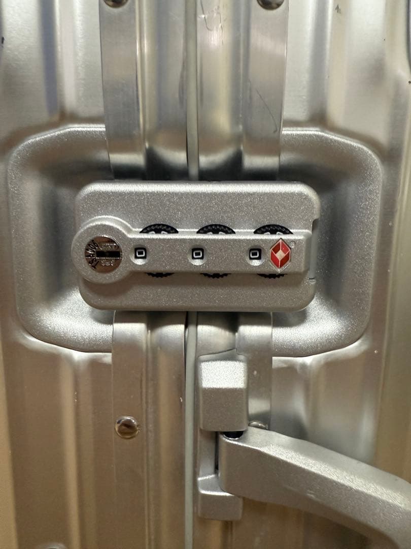 美品 リモワ トパーズ 32L 機内持ち込み 4輪 TSAロック マルチホイール