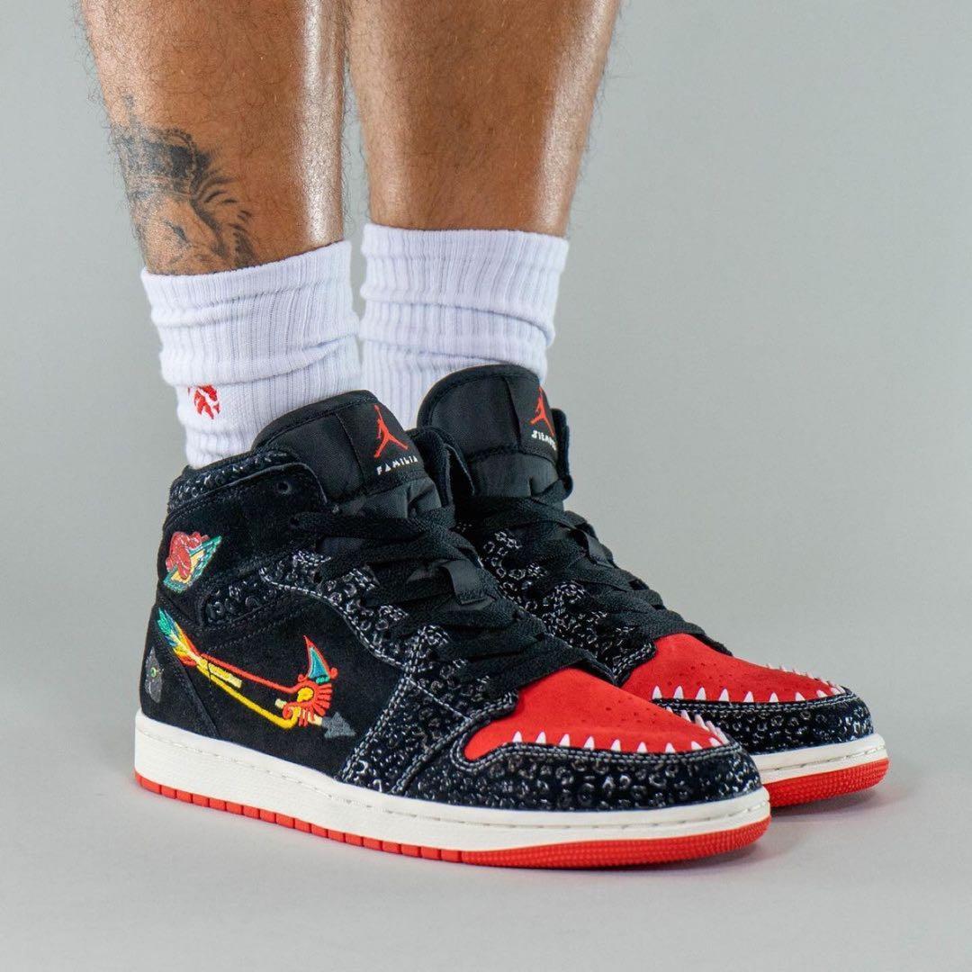 靴 Nike Air Jordan 1 Mid \"Siempre Familia\"