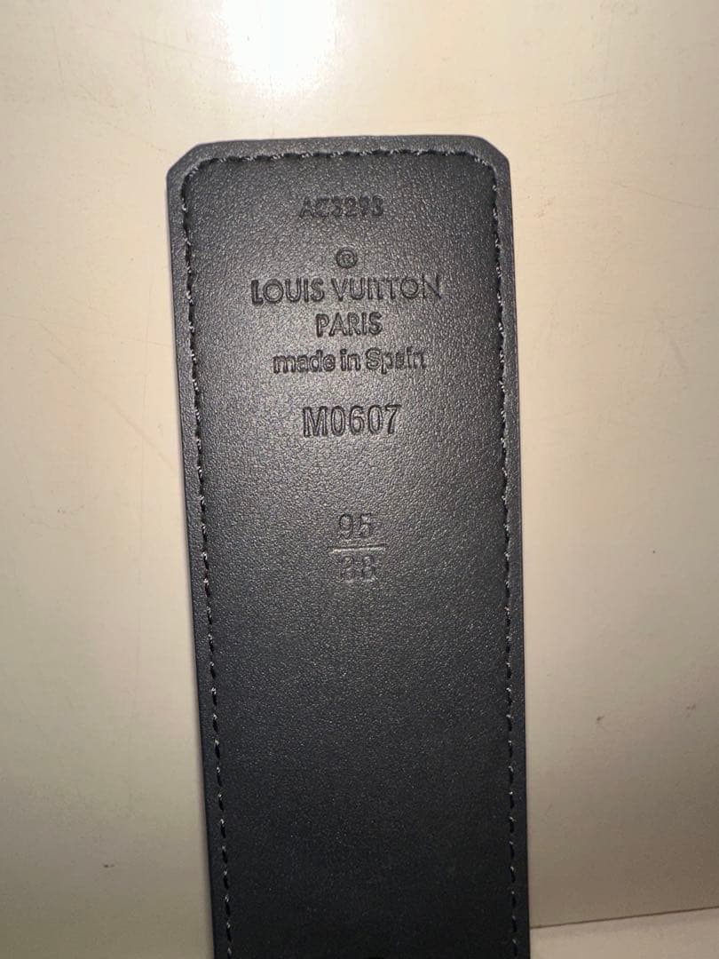 LOUIS VUITTON ブラックレザーベルト 【傷あり】