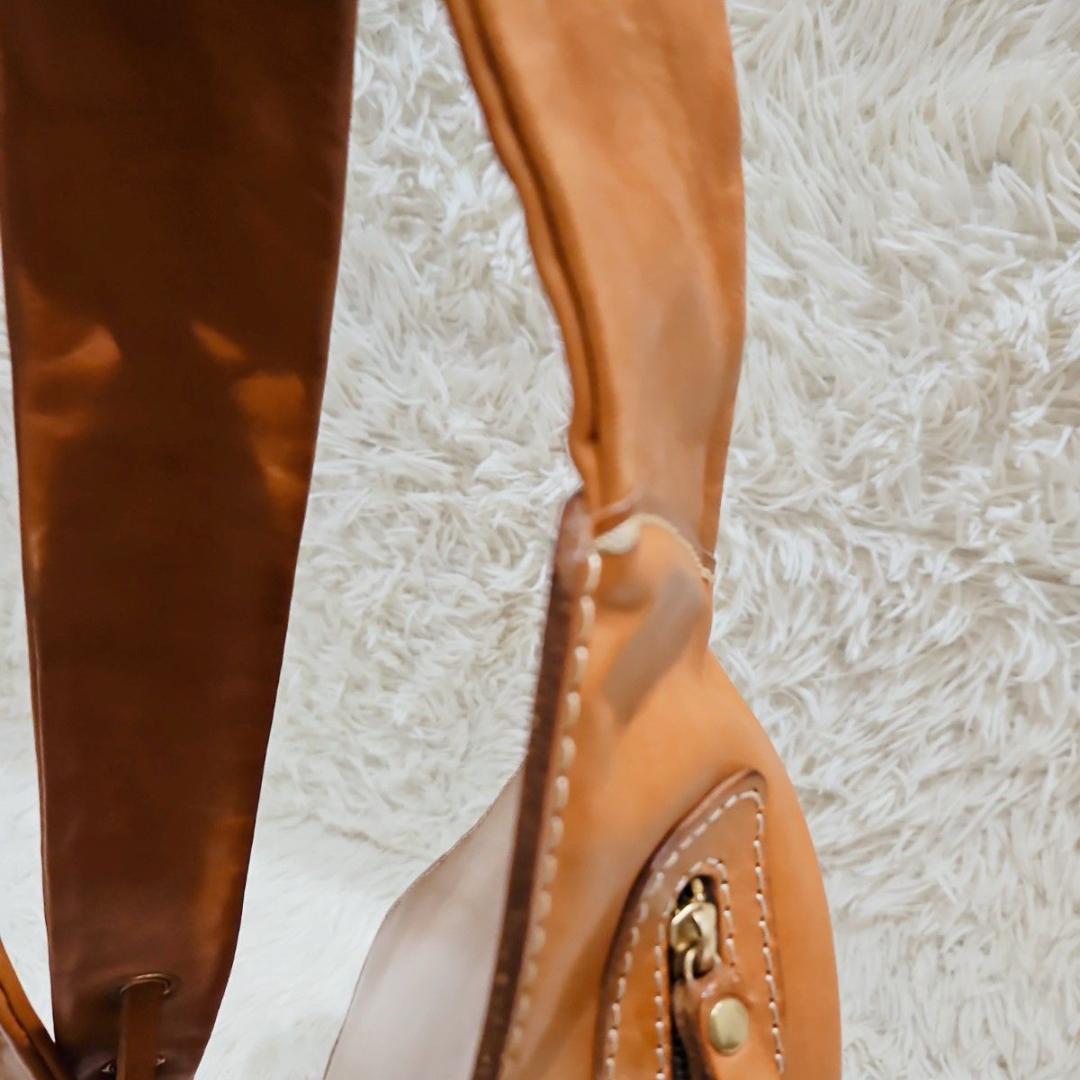 希少デザイン HERZ ヘルツ ボディバッグ ショルダーバッグ ロゴ型押し