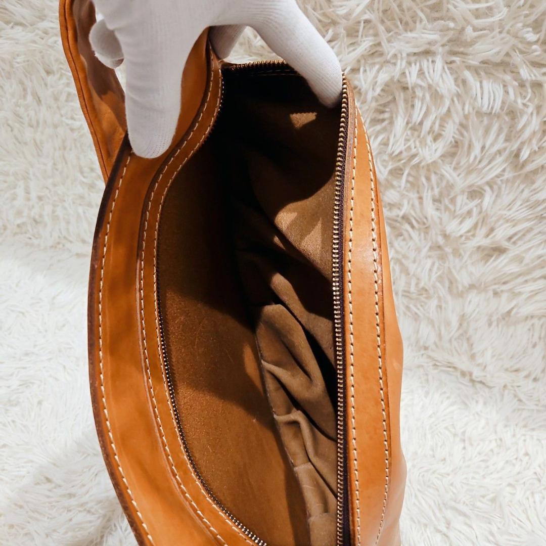 希少デザイン HERZ ヘルツ ボディバッグ ショルダーバッグ ロゴ型押し