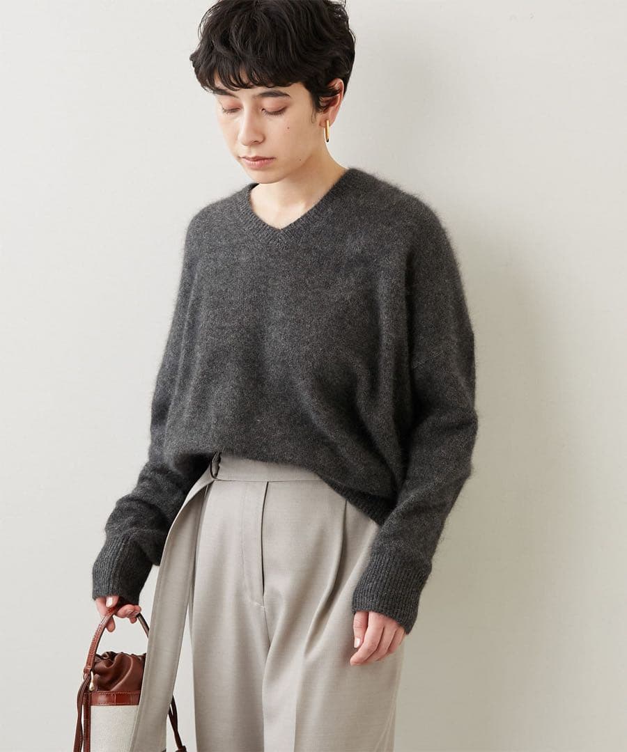 Whim Gazette ウィムガゼット ファーVネックプルオーバー
