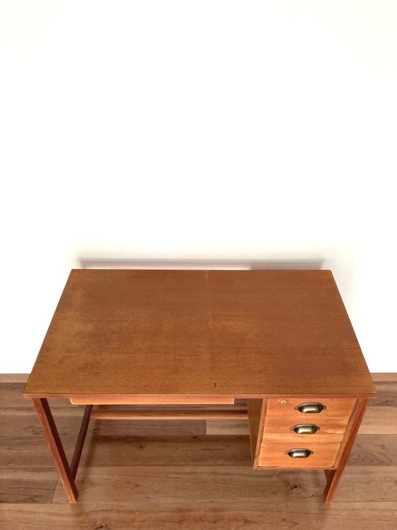 【週末sale】木製の片袖机　ヴィンテージ　昭和レトロ　取っ手交換済み