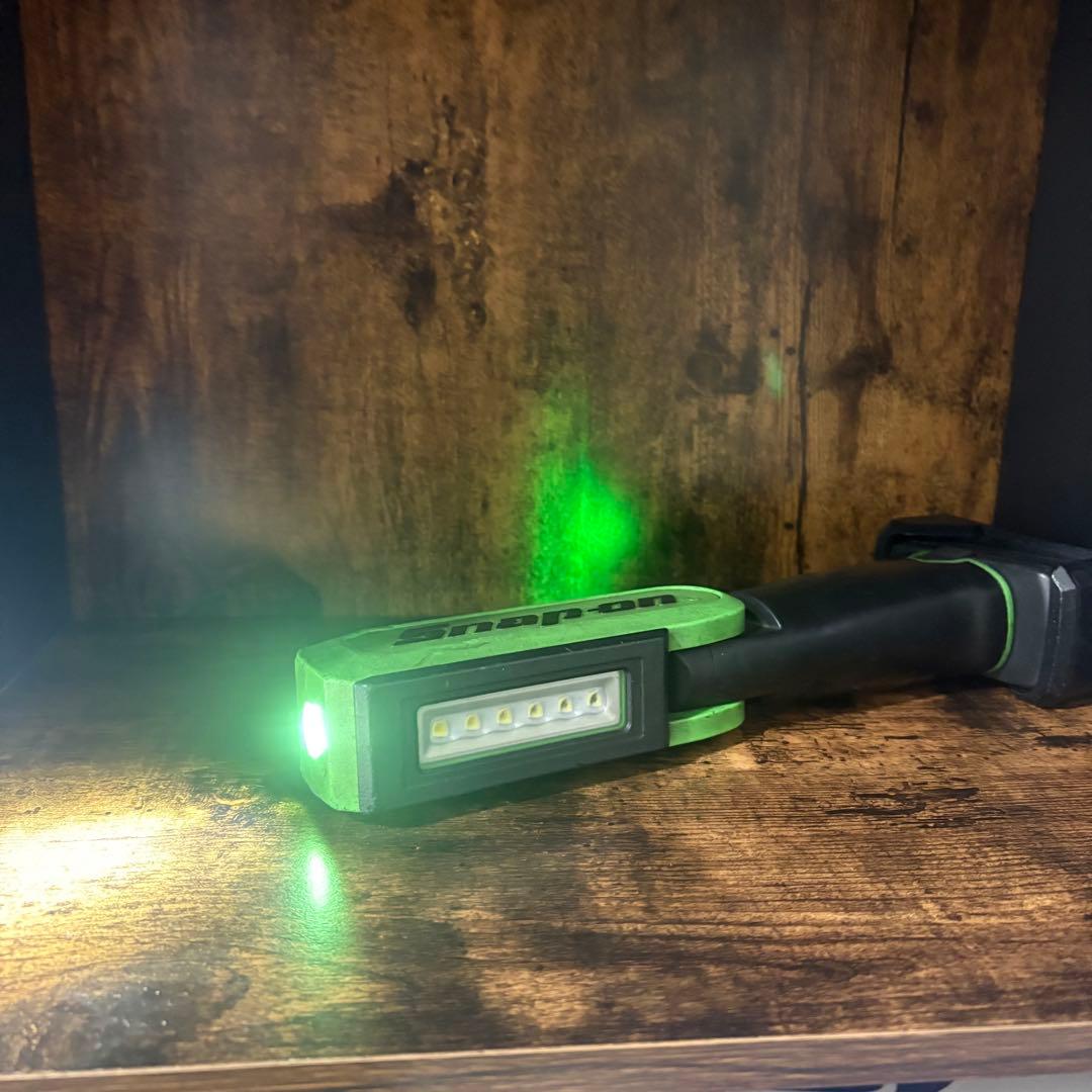 Snap-on LEDハンディライト 充電器付き　底面磁石付き