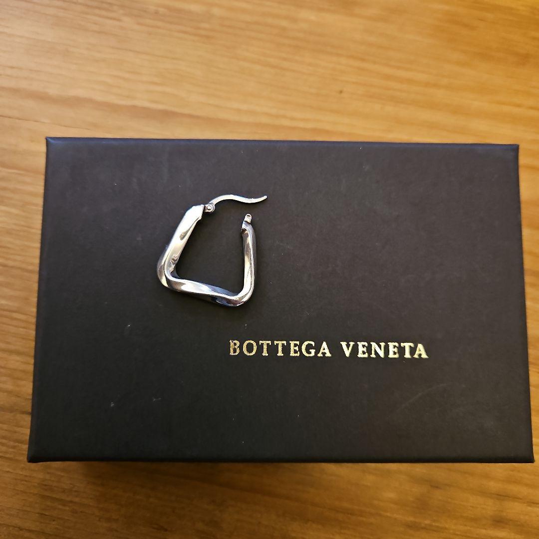 本間　BOTTEGA ボッテガ　ピアス ツイスト トライアングル
