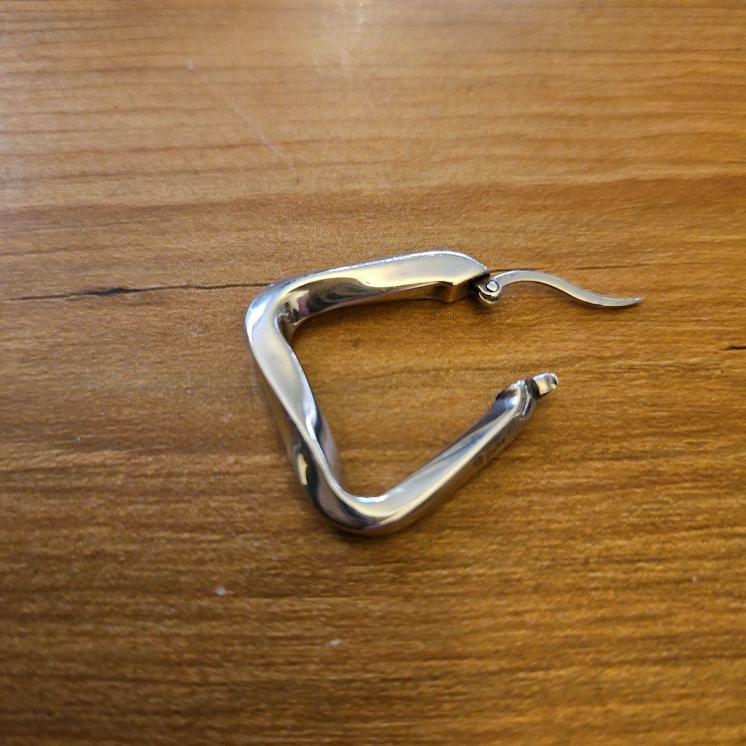 本間　BOTTEGA ボッテガ　ピアス ツイスト トライアングル