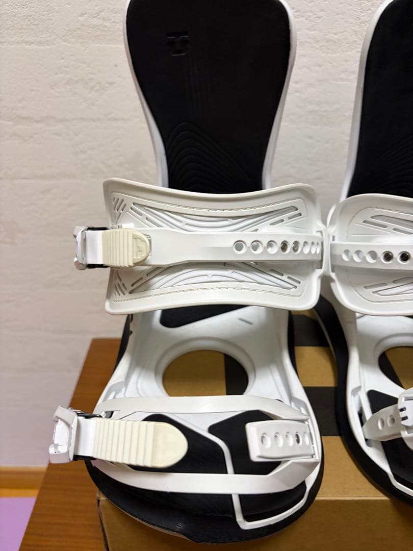 UNION BINDING ウルトラ　スノーボードビンディング ホワイト