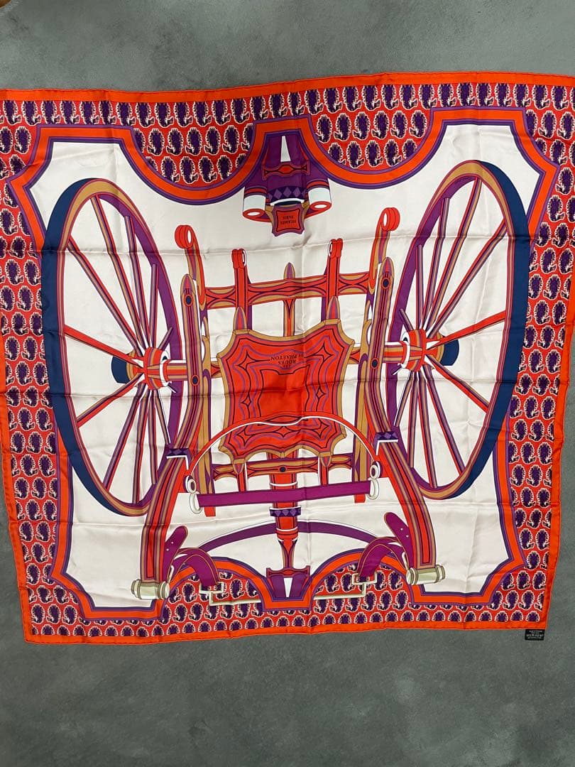 HERMES 車輪デザイン シルクスカーフ