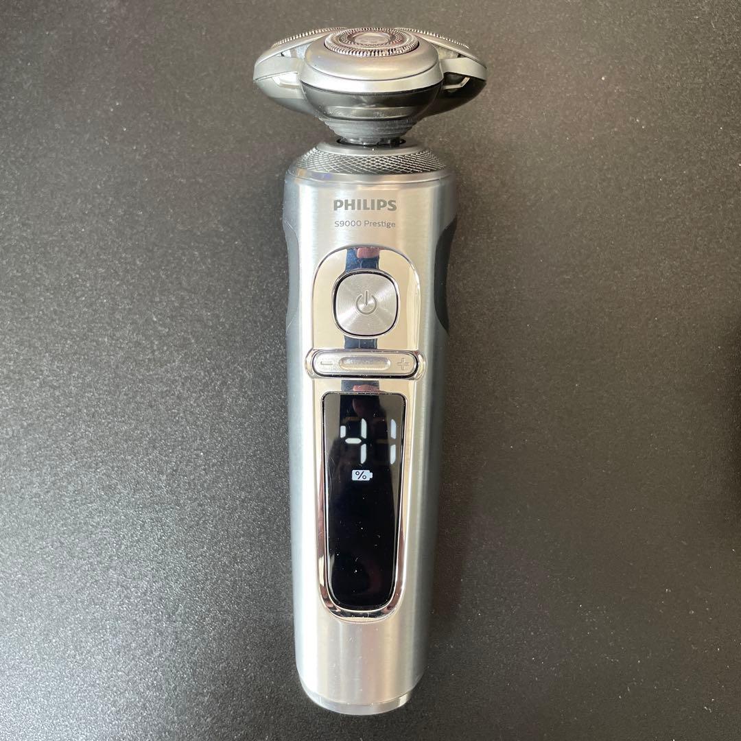 PHILIPS 電気シェーバー ワイヤレス充電器付き