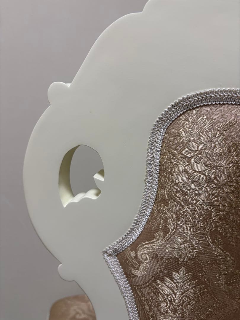 2.クラシックスタイル 椅子 白 ベージュ　美品