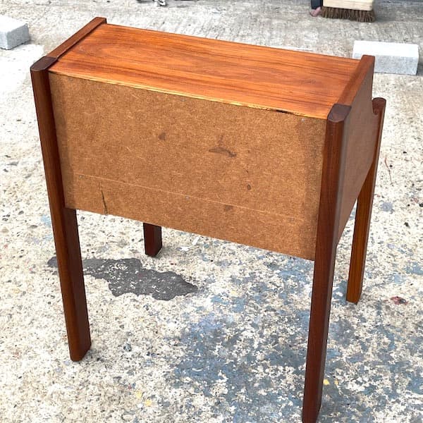 北欧ビンテージ　ナイトテーブル　サイドテーブル　ベッドサイドチェスト