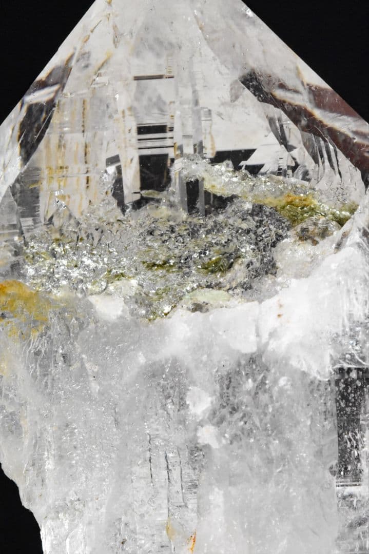 ガネーシュヒマールラパ産 溝が刻まれたクリアポイント