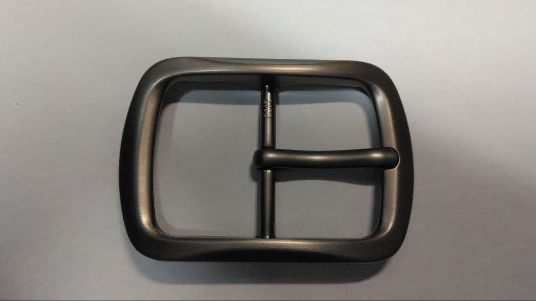 昭南ベンズレザーツタ＆フラワースタッズベルト　ニッケル＆ブラス