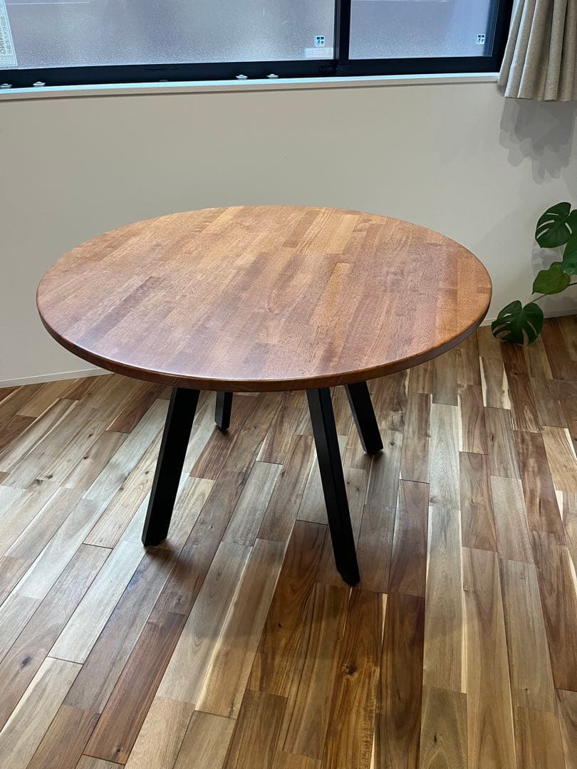 円形木製ダイニングテーブル　カナデモノ　kanademono カフェテーブル
