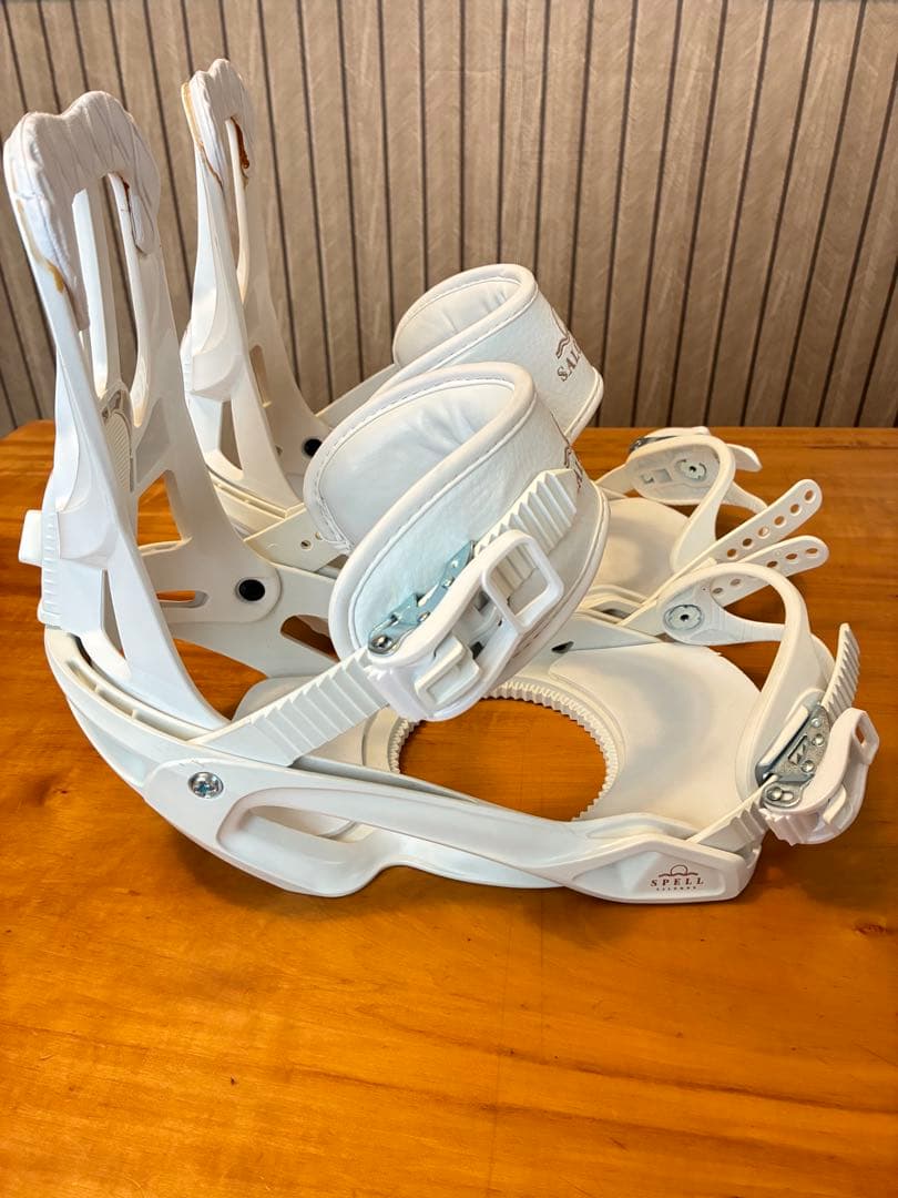 美品 SALOMON SPELL サロモン ビンディング Mサイズ スノボ 白