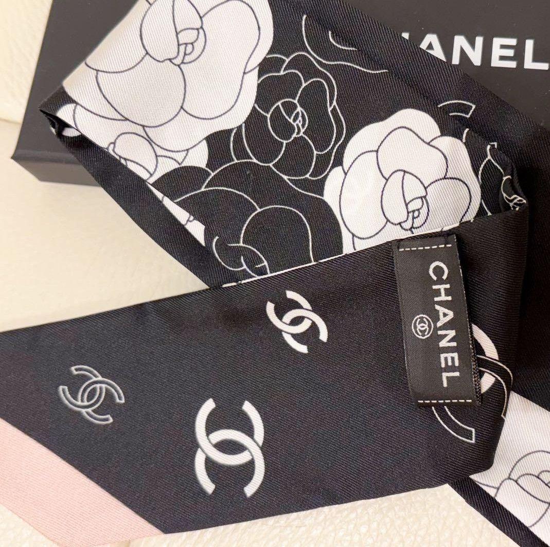 CHANEL カメリア柄 シルクスカーフ