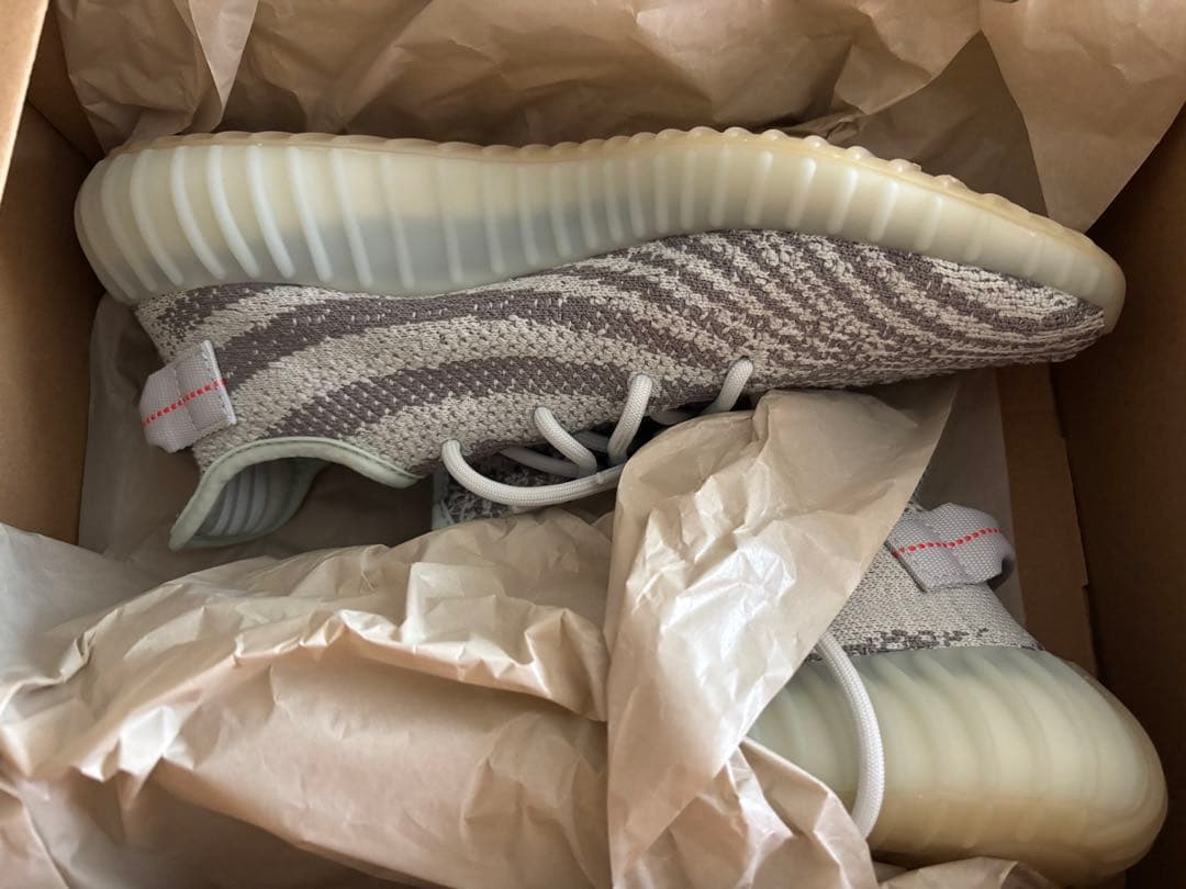 新品 アディダス イージーブースト350V2 \