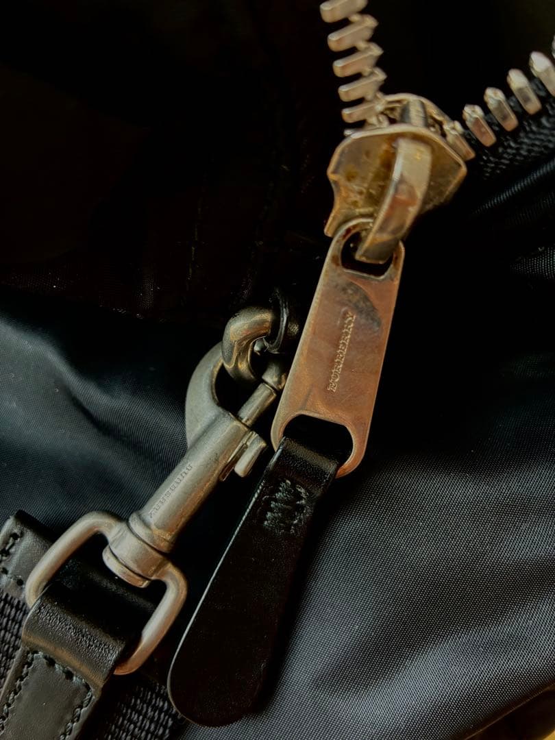 バーバリー 厚手ナイロン ブラック ボストンバッグ