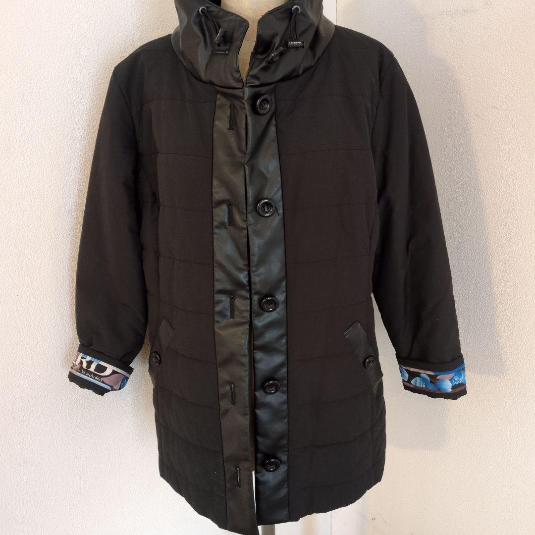 ブラックフード付きロングコート