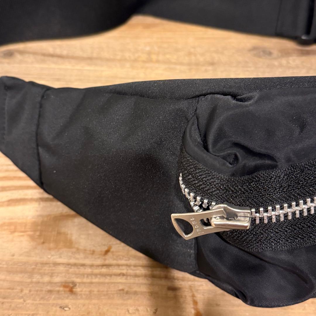 美品　sacaiサカイボディーバッグ　ショルダーバッグ　サカイ