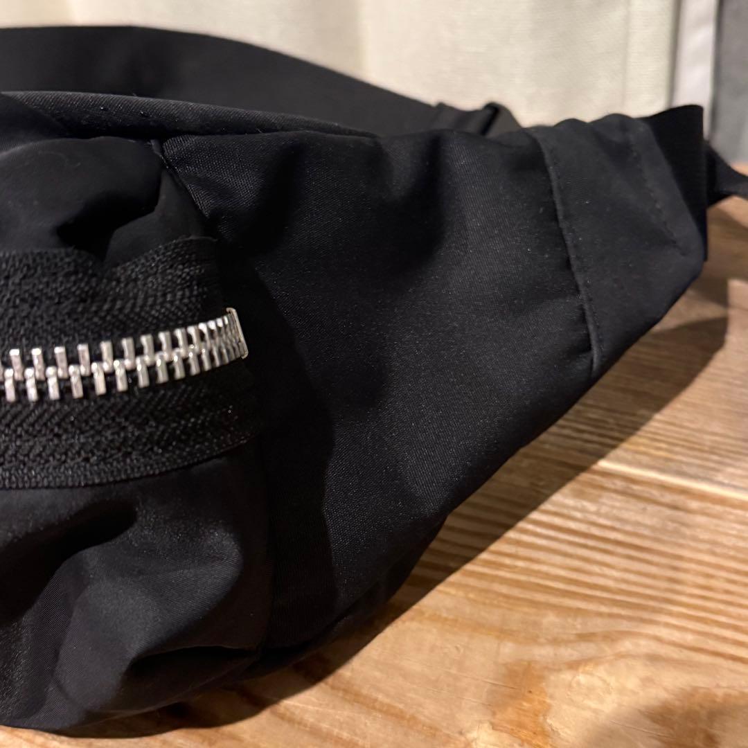 美品　sacaiサカイボディーバッグ　ショルダーバッグ　サカイ