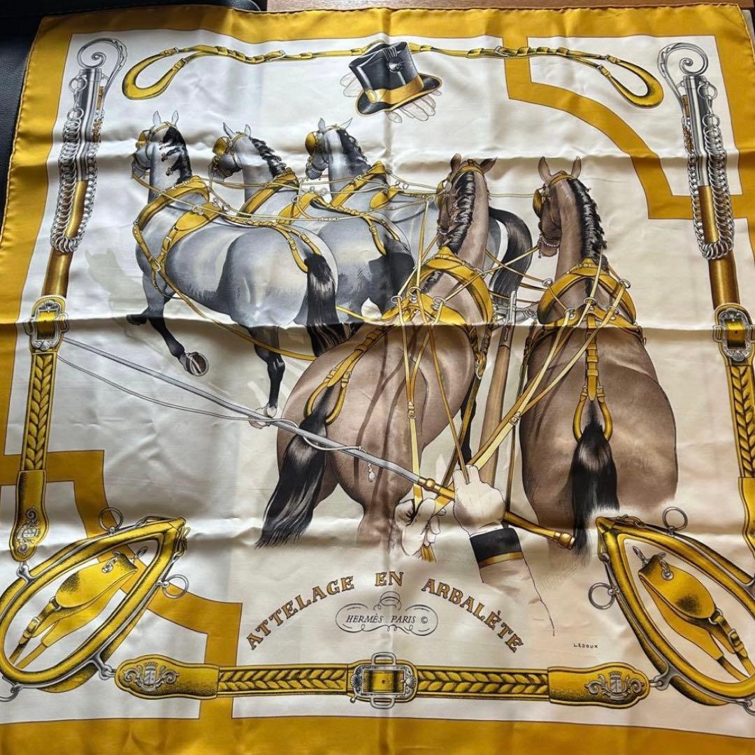 Hermès シルクスカーフ カレ90 馬車弓形連結