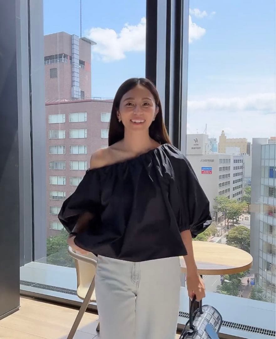 CARLA カーラ　オフショル　ブラック 黒　Otona