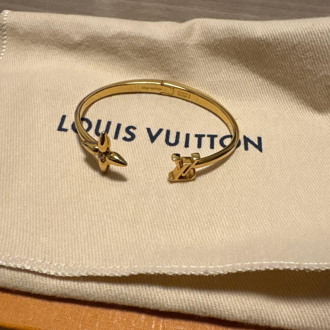Louis Vuitton フラワーモチーフ ブレスレット