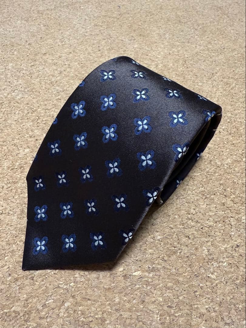 Holliday & Brown（ホリデーアンドブラウン）花柄ネクタイ