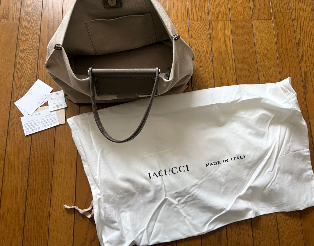 美品　イヤクッチ　トートバッグ グレー ジュ