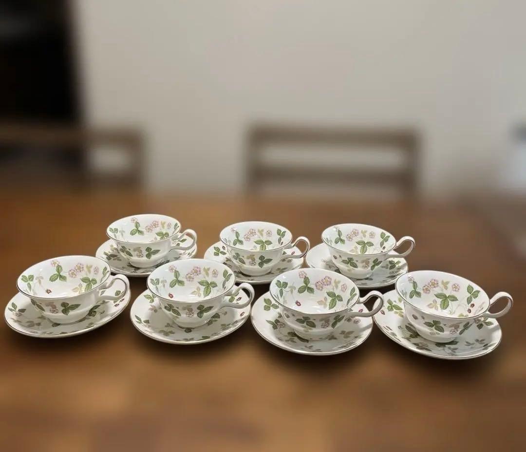 すみっコさん専用　ワイルドストロベリー　ティーカップ&ソーサー7客セット