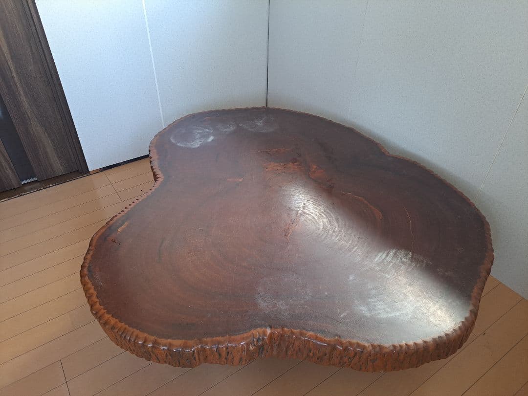 かなり重い、一枚板の天然木輪切り