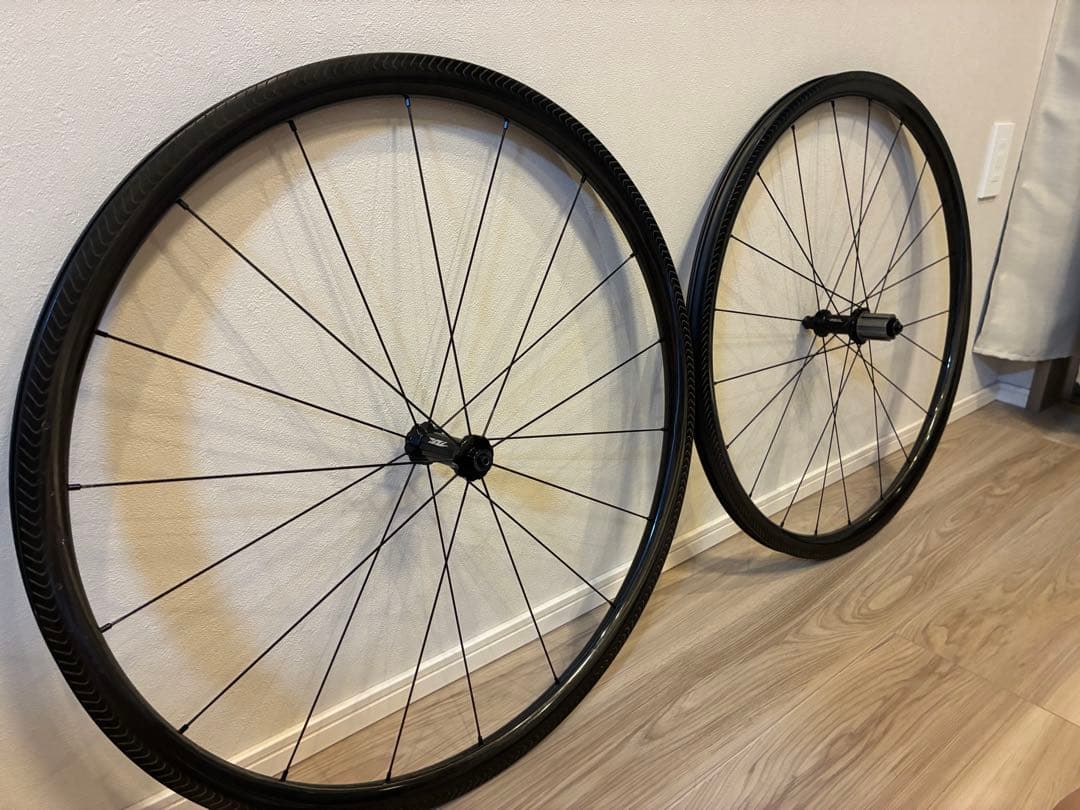 軽量中華製カーボン30mmホイール シマノ＋カンパニョーロ兼用 1100g 美品