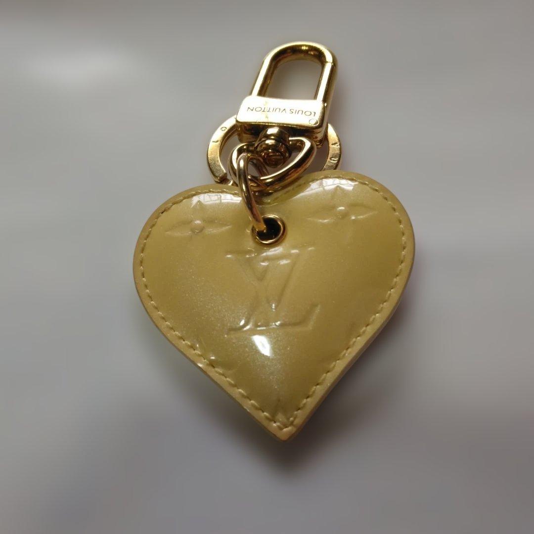 Louis Vuitton ハート型キーホルダー