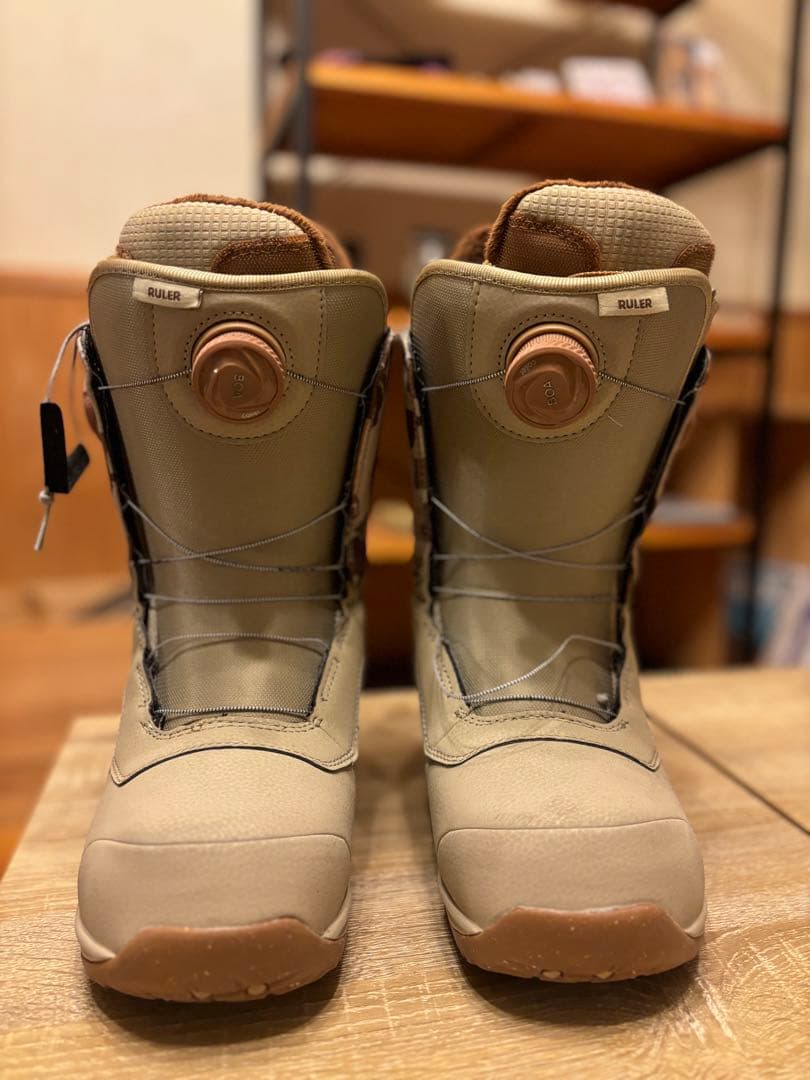 SILVER BOAシステム カモフラージュスノーボードブーツ