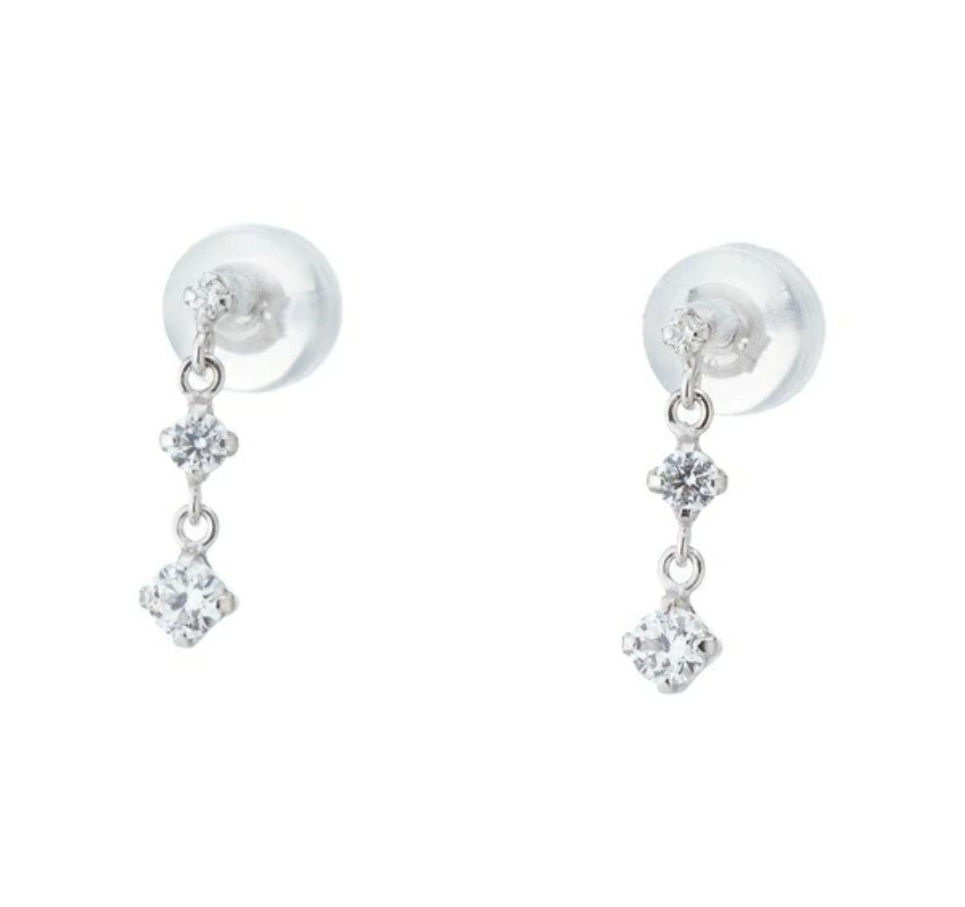 K10WG 3ストーンピアス／ ヴイエー ヴァンドーム青山