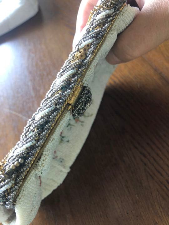 フランスアンティーク　マイクロガラスビーズと刺繍バッグ