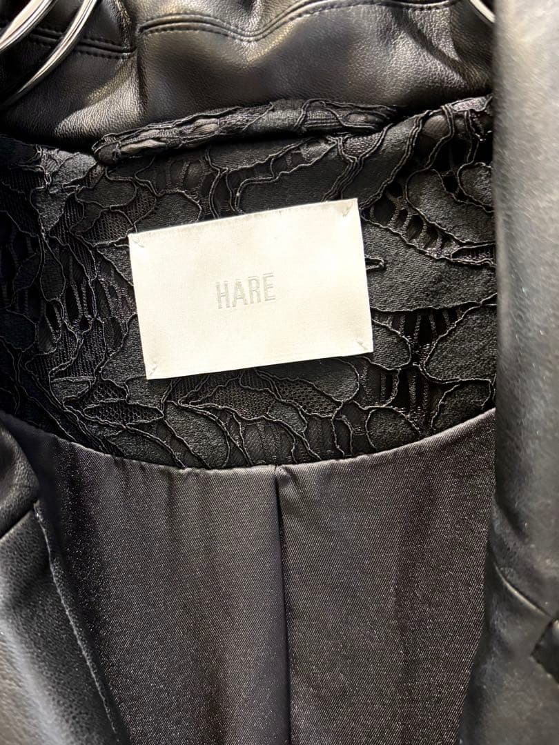 フェイクレザーイソザイトレンチコート HARE ハレ ジャケット・アウター