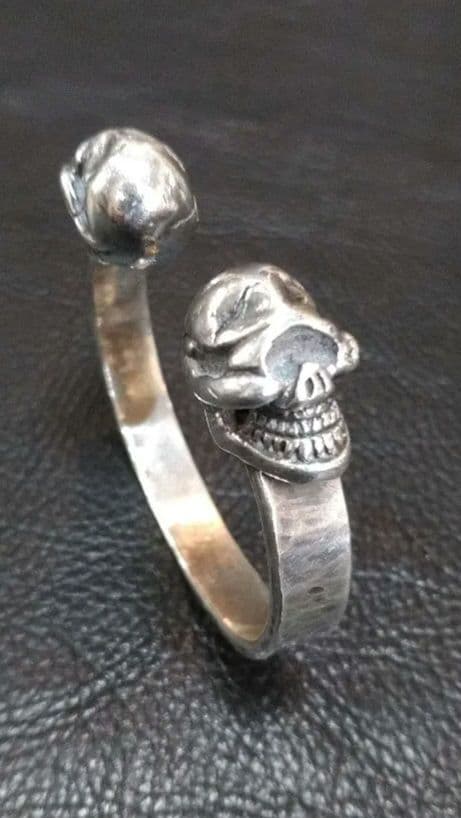 silver　ストップライト　タイプ　ダブルスカル 平打ちシルバーバングル