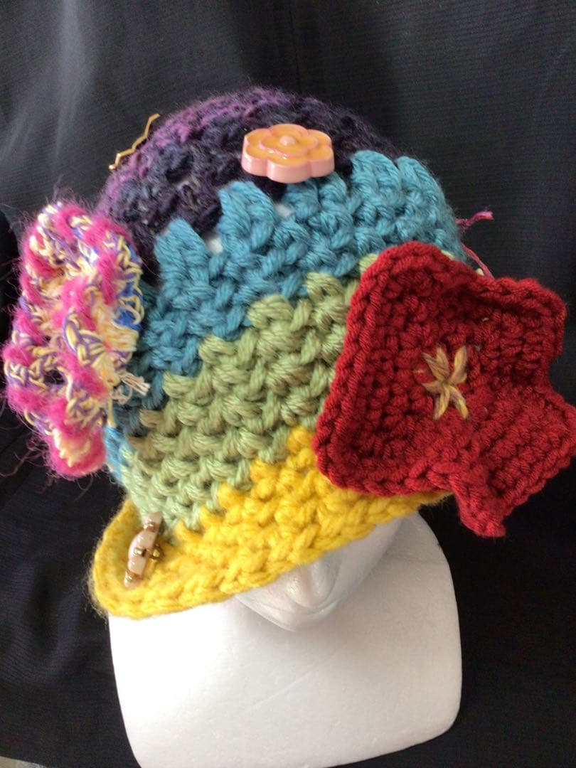 手作りニット帽　バケット　可愛い　お花　‼️モチーフ　多色　パープル　黄色他