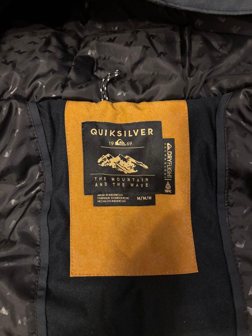 上:QUIKSILVER 下:BURTON スノボウェアセット【1回だけ使用】
