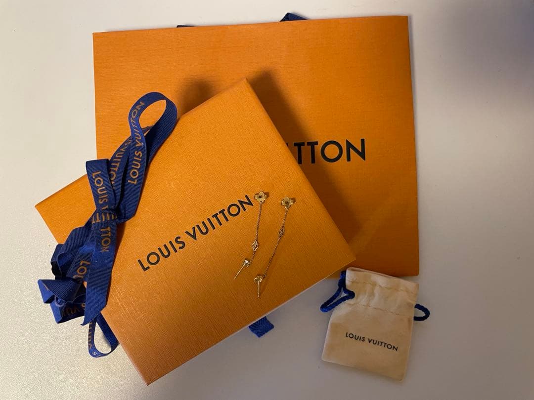LOUIS VUITTON ルイ・ヴィトン ブックルドレイユプティルイ ピアス