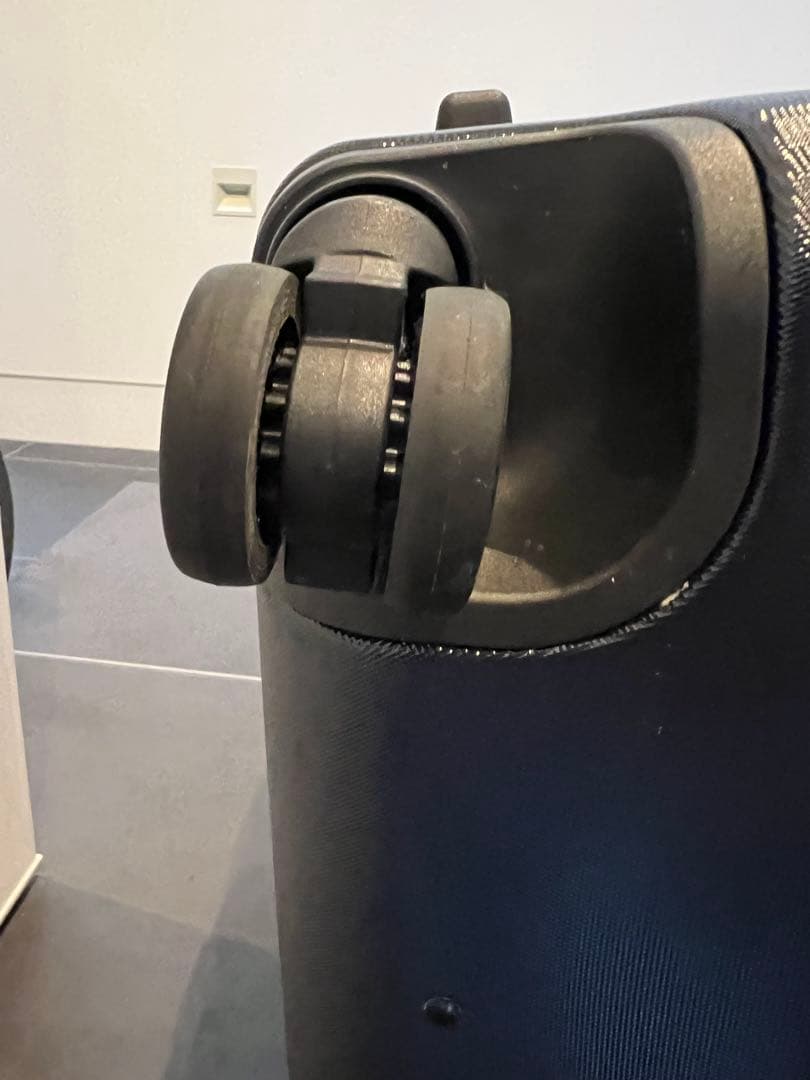 無印良品　大型ハードキャリー（１０４Ｌ）ネイビー