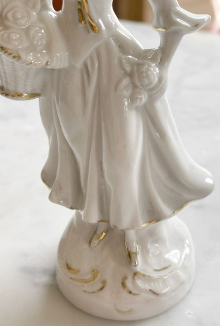 日本製　王冠マーク　M 金彩　白磁　貴婦人　フィギュリン　ポーセリンアート