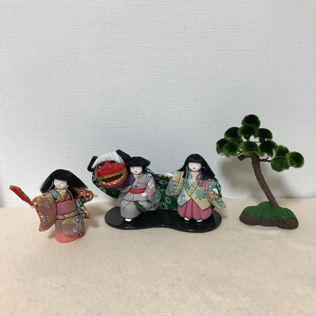 正月飾り　木目込み人形と松