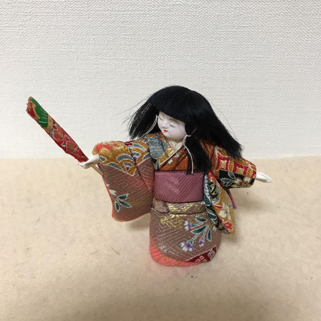 正月飾り　木目込み人形と松